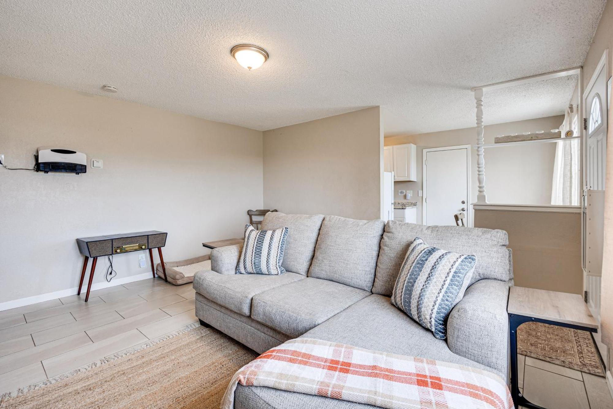 Convenient Joshua Tree Apartment - Walk To Town! Exterior photo