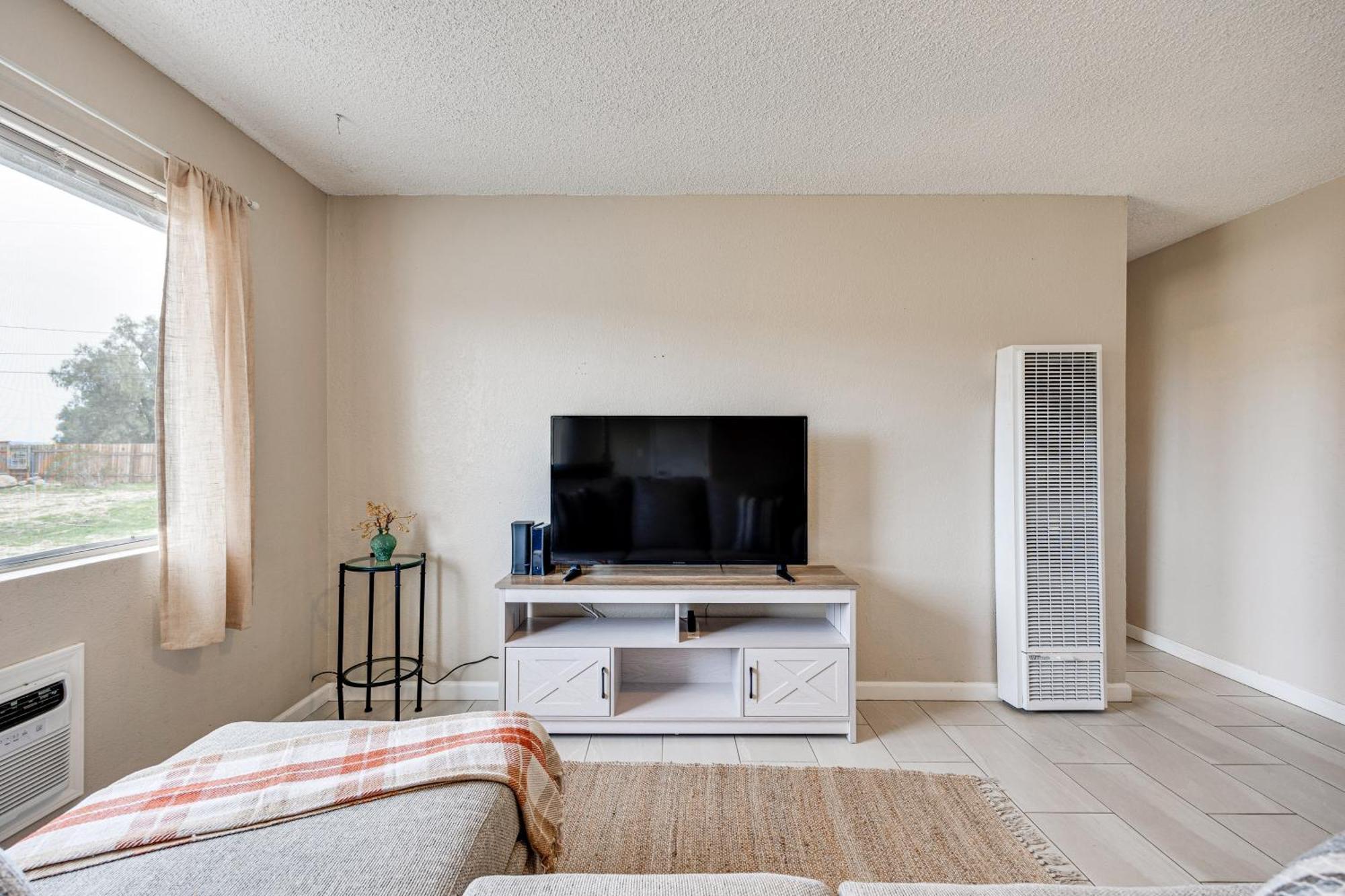 Convenient Joshua Tree Apartment - Walk To Town! Exterior photo
