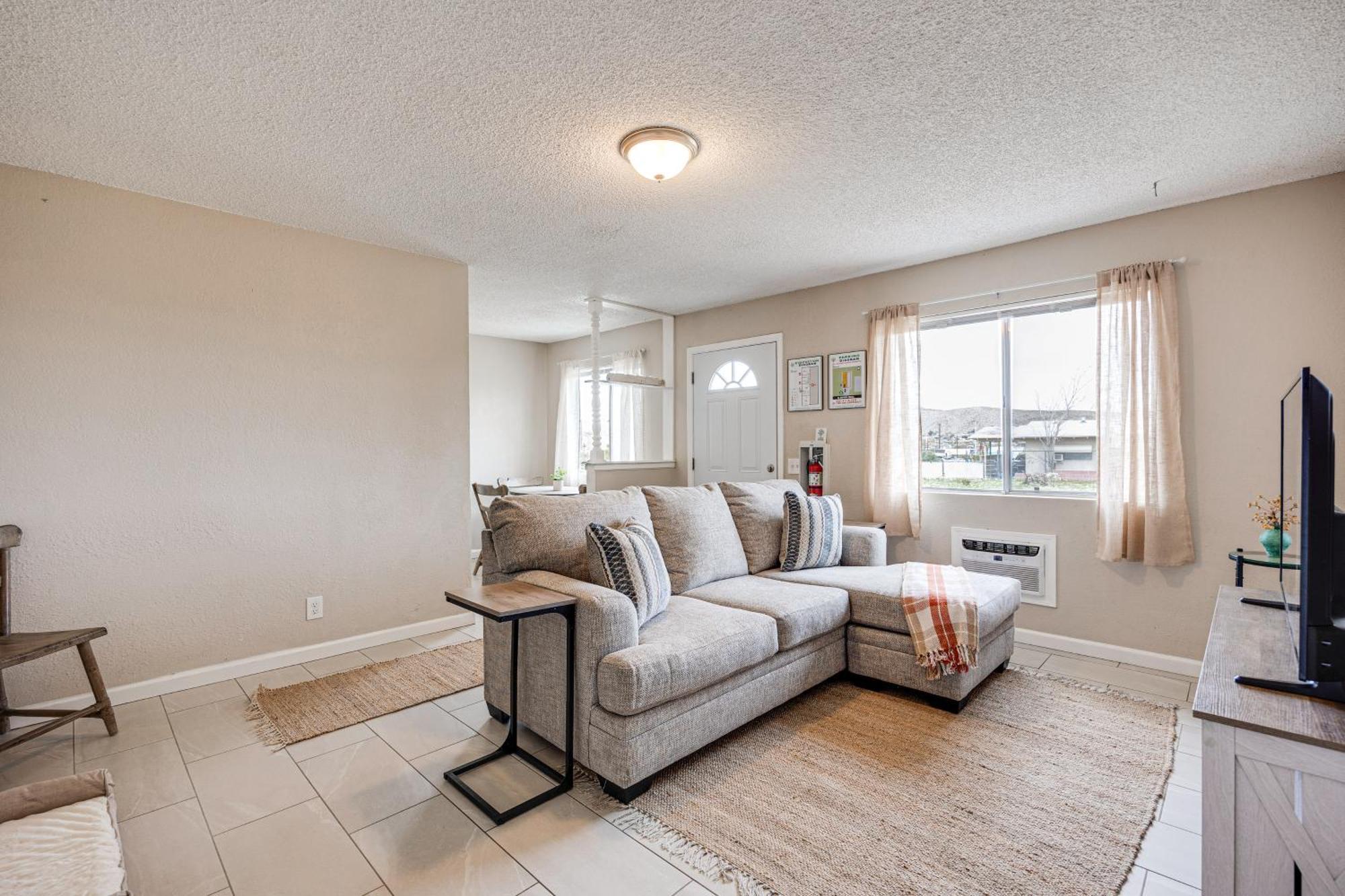 Convenient Joshua Tree Apartment - Walk To Town! Exterior photo