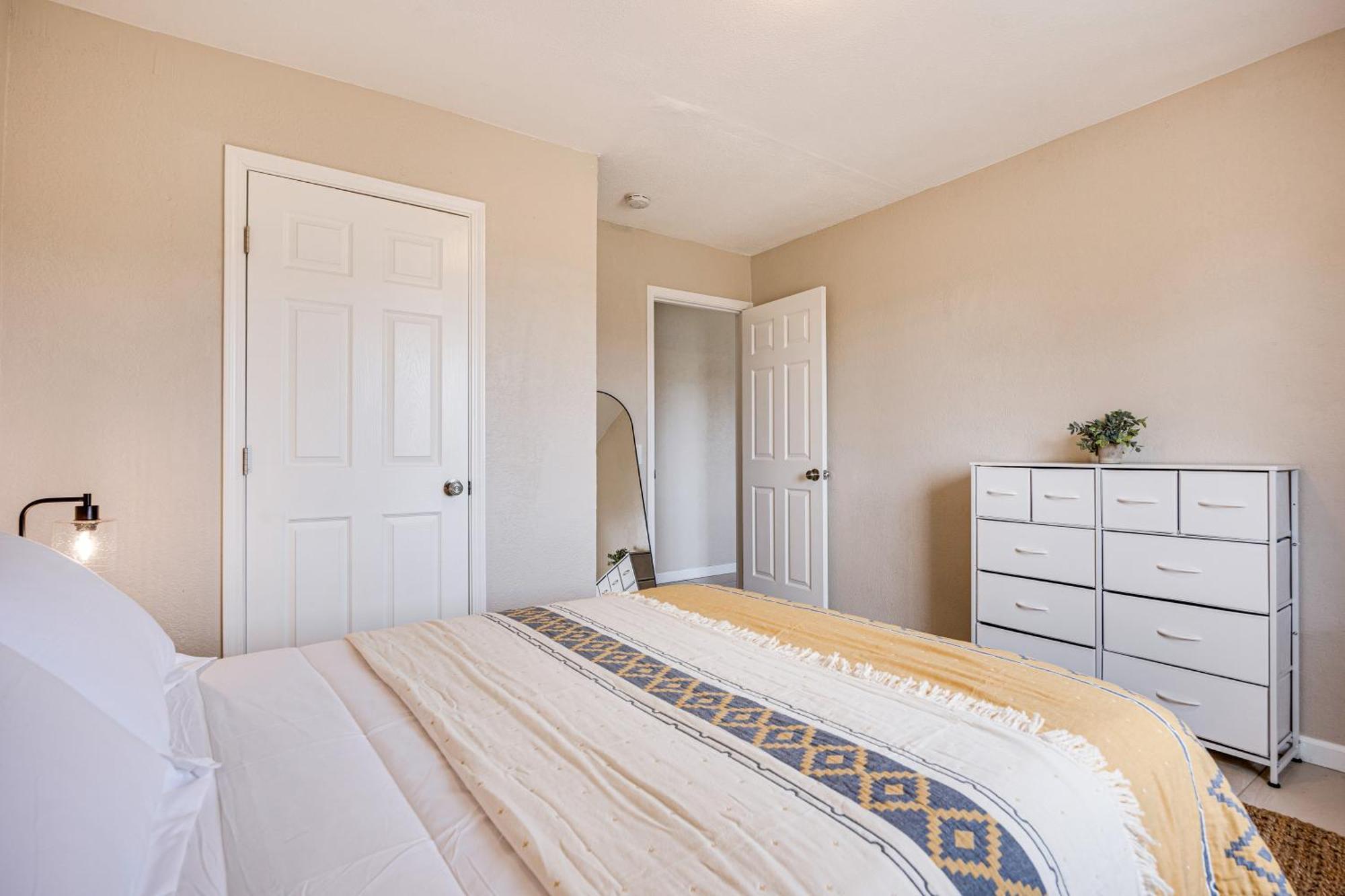 Convenient Joshua Tree Apartment - Walk To Town! Exterior photo