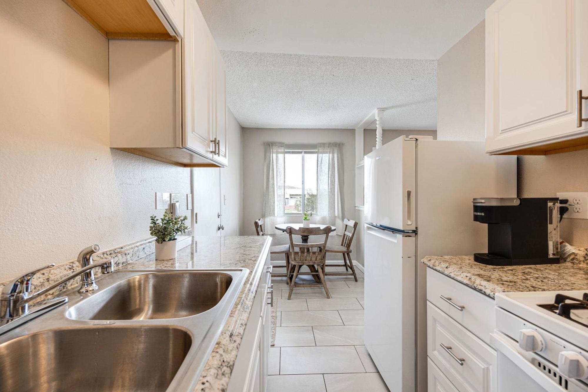 Convenient Joshua Tree Apartment - Walk To Town! Exterior photo