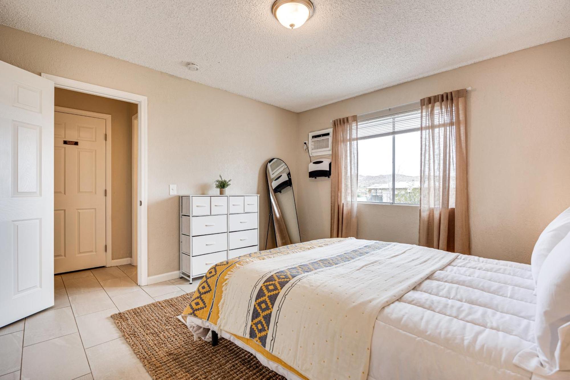 Convenient Joshua Tree Apartment - Walk To Town! Exterior photo