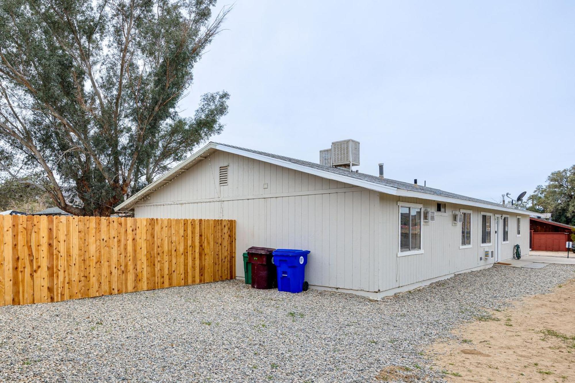 Convenient Joshua Tree Apartment - Walk To Town! Exterior photo