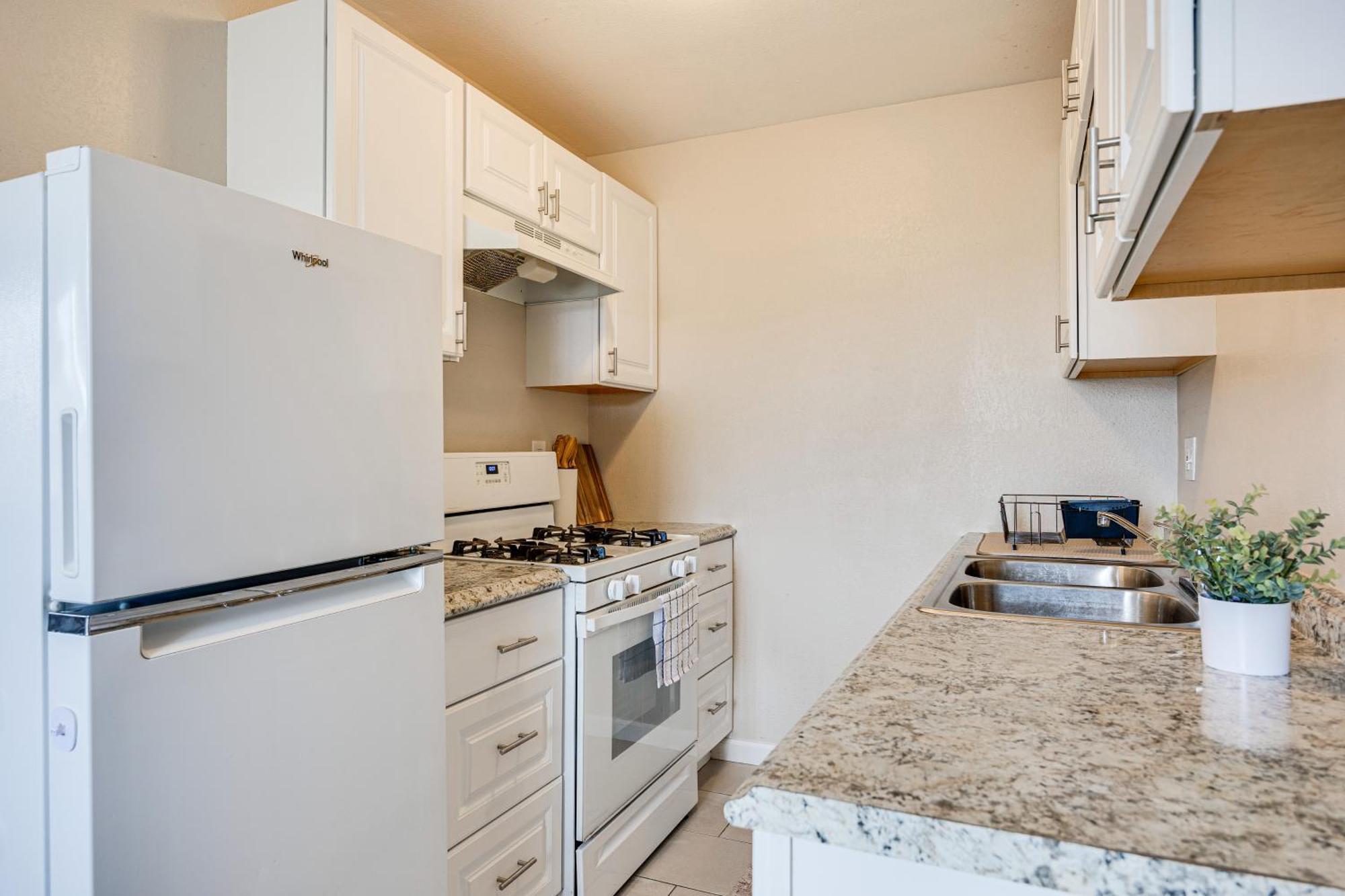 Convenient Joshua Tree Apartment - Walk To Town! Exterior photo