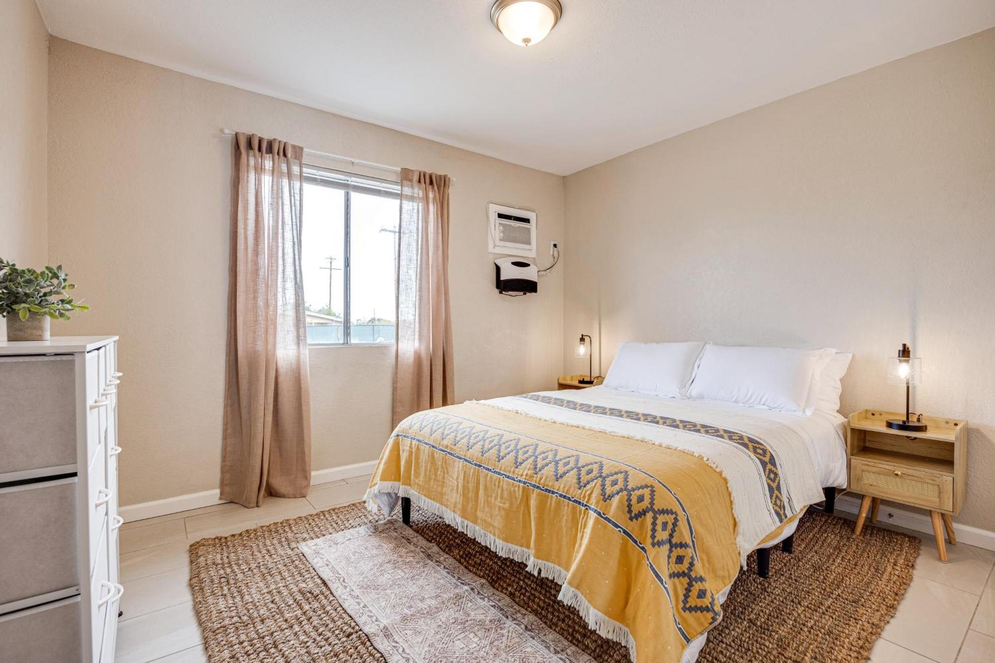 Convenient Joshua Tree Apartment - Walk To Town! Exterior photo