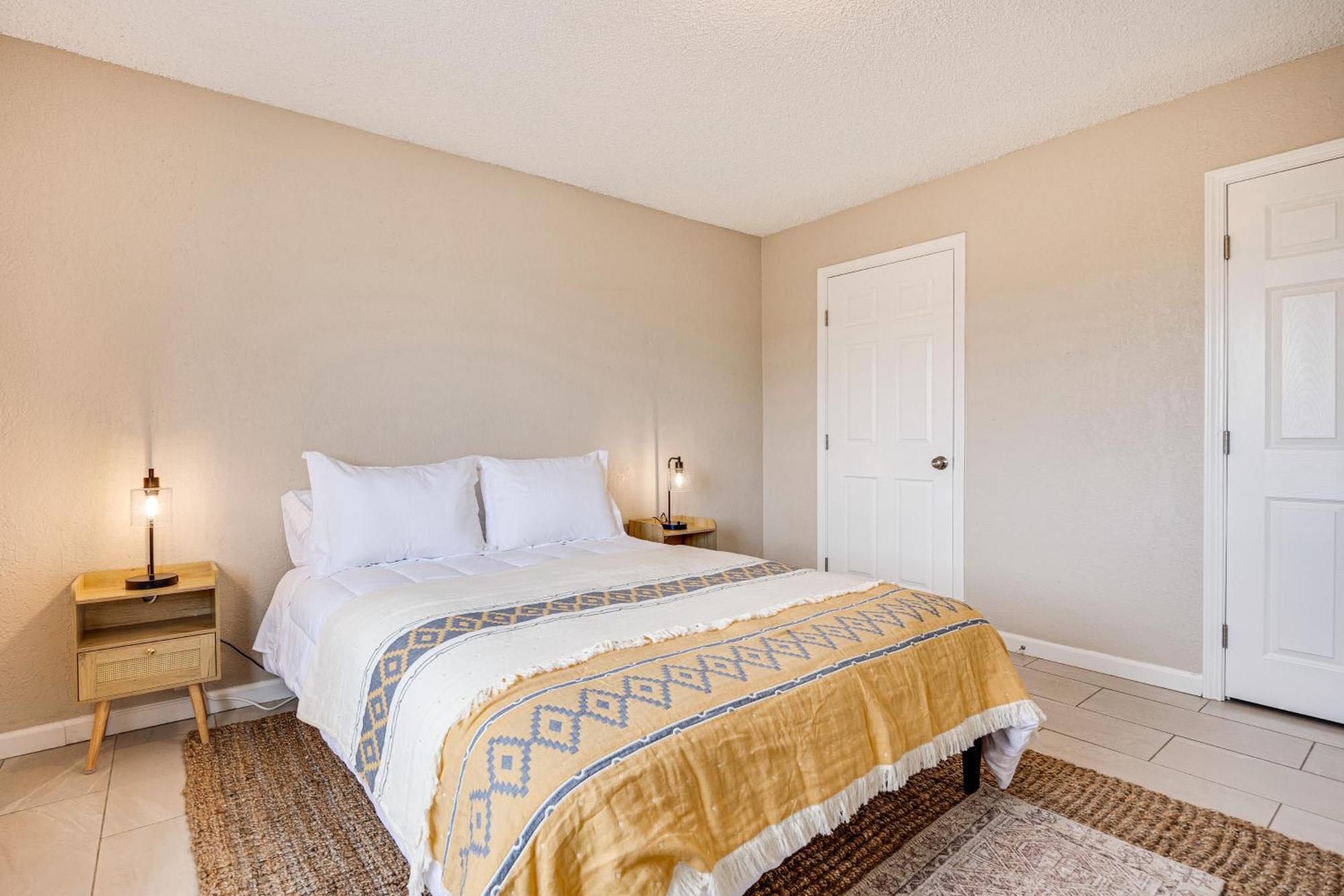 Convenient Joshua Tree Apartment - Walk To Town! Exterior photo