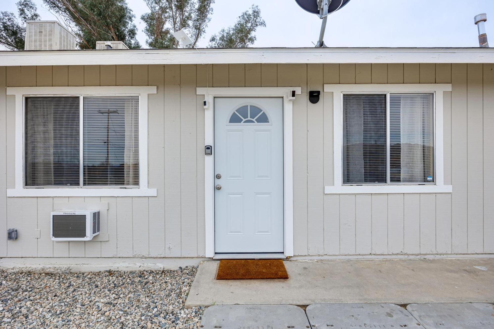 Convenient Joshua Tree Apartment - Walk To Town! Exterior photo